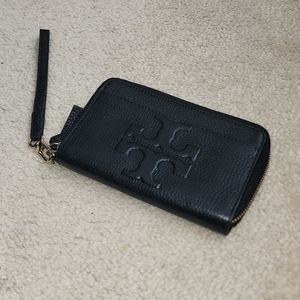 Authentic Tory Burch wristlet/wallet